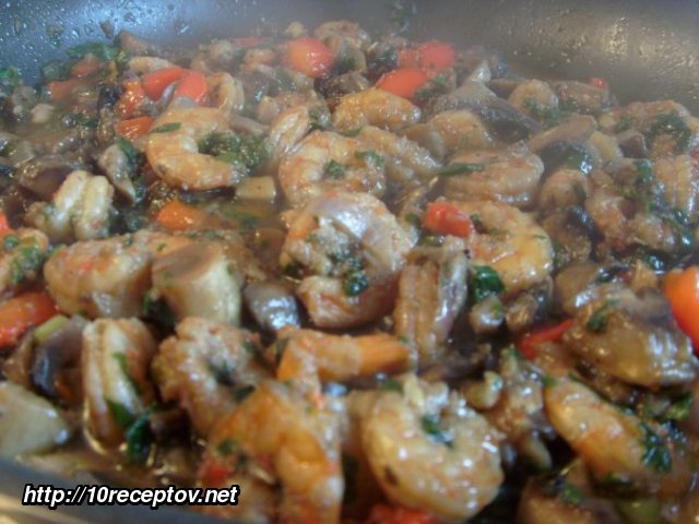 Королевские креветки с овощами и лапшой Королевские креветки с овощами и лапшой