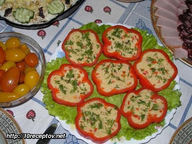 Перцы, фаршированные сыром Перцы, фаршированные сыром