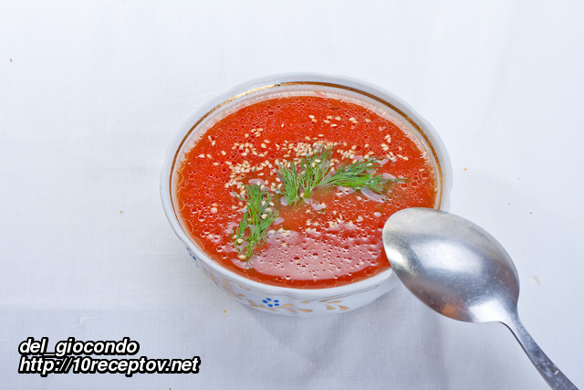 Томатный суп с фетой и палочками с мясом краба Томатный суп с фетой и палочками с мясом краба