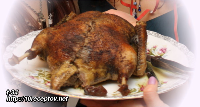 Утка,фаршированая яблоками и черносливом, запечёная в "рукаве". Утка,фаршированая яблоками и черносливом, запечёная в "рукаве".